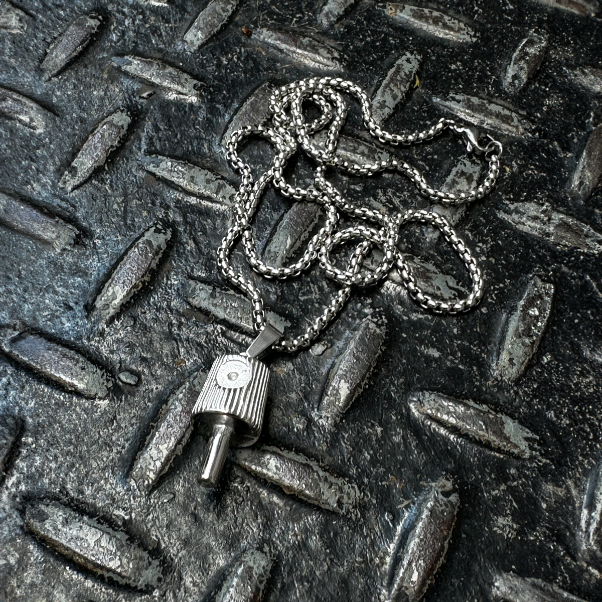 NY Fat Cap Silver Pendant - Box Link Chain Necklace